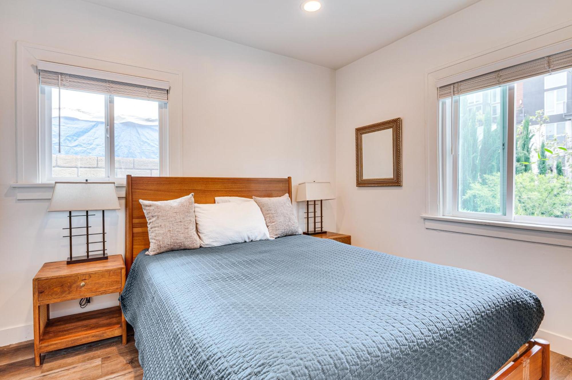 Convenient Angeles Retreat About 1 Mi To Downtown! *